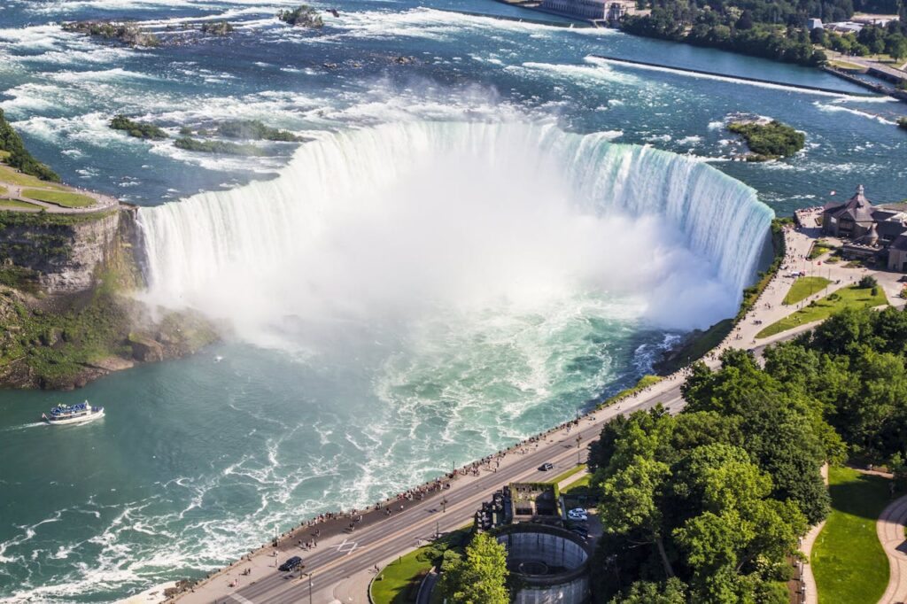 niagara-falls-waterfall-horseshoe-158398-158398.jpg